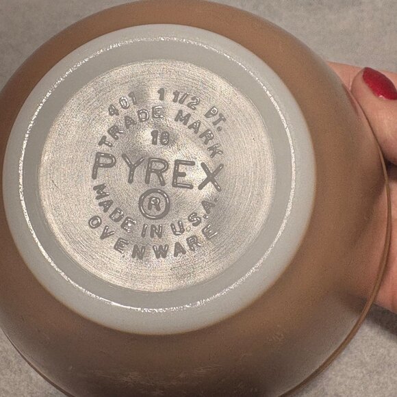 Vintage PYREX Bowl Brown #401 Nesting Mixing Ovenware Kitchen Made in USA - Picture 2 of 8
